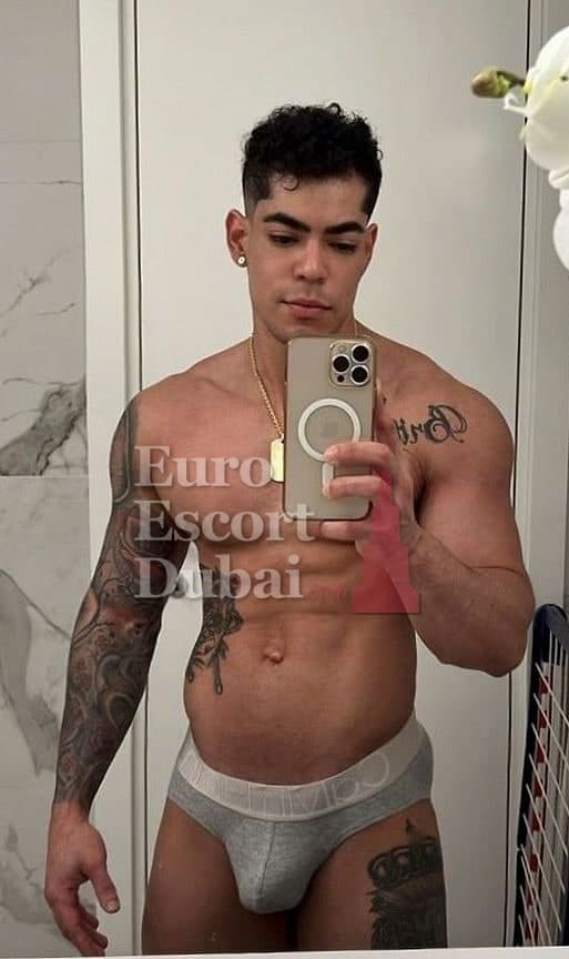 Javier, 26, escort in Abu Dhabi — black hair, 178 cm (photo 5 of 13)