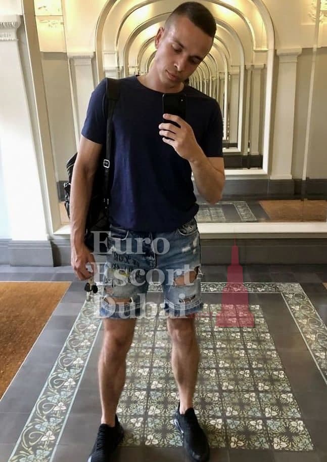 Lars, 28, escort in Dubai — brown hair, 185 cm (photo 11 of 13)