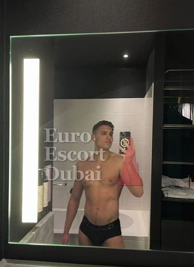 Hassan, 26, escort in Dubai — brown hair, 188 cm (photo 3 of 11)