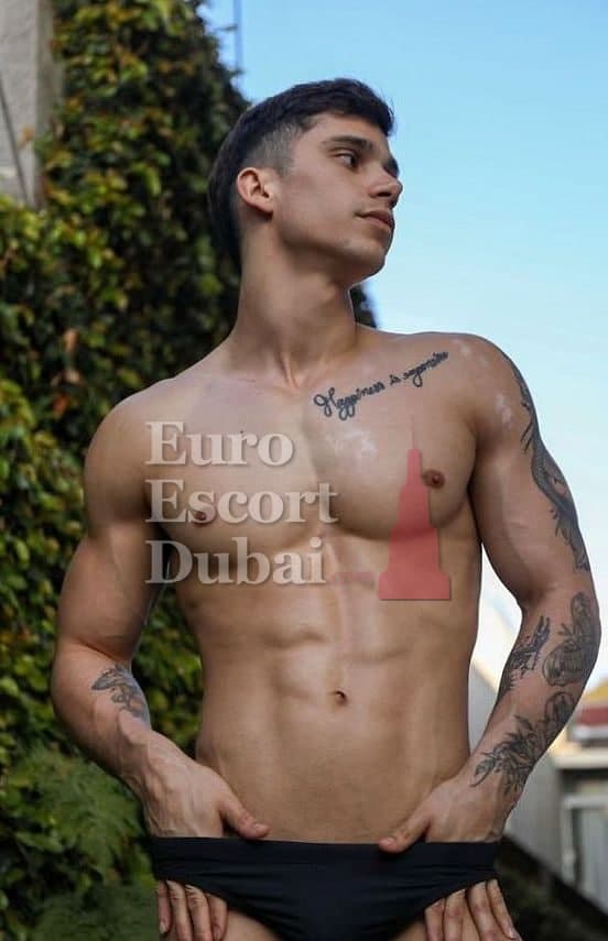Pablo, 27, escort in Abu Dhabi — black hair, 178 cm (photo 1 of 5)
