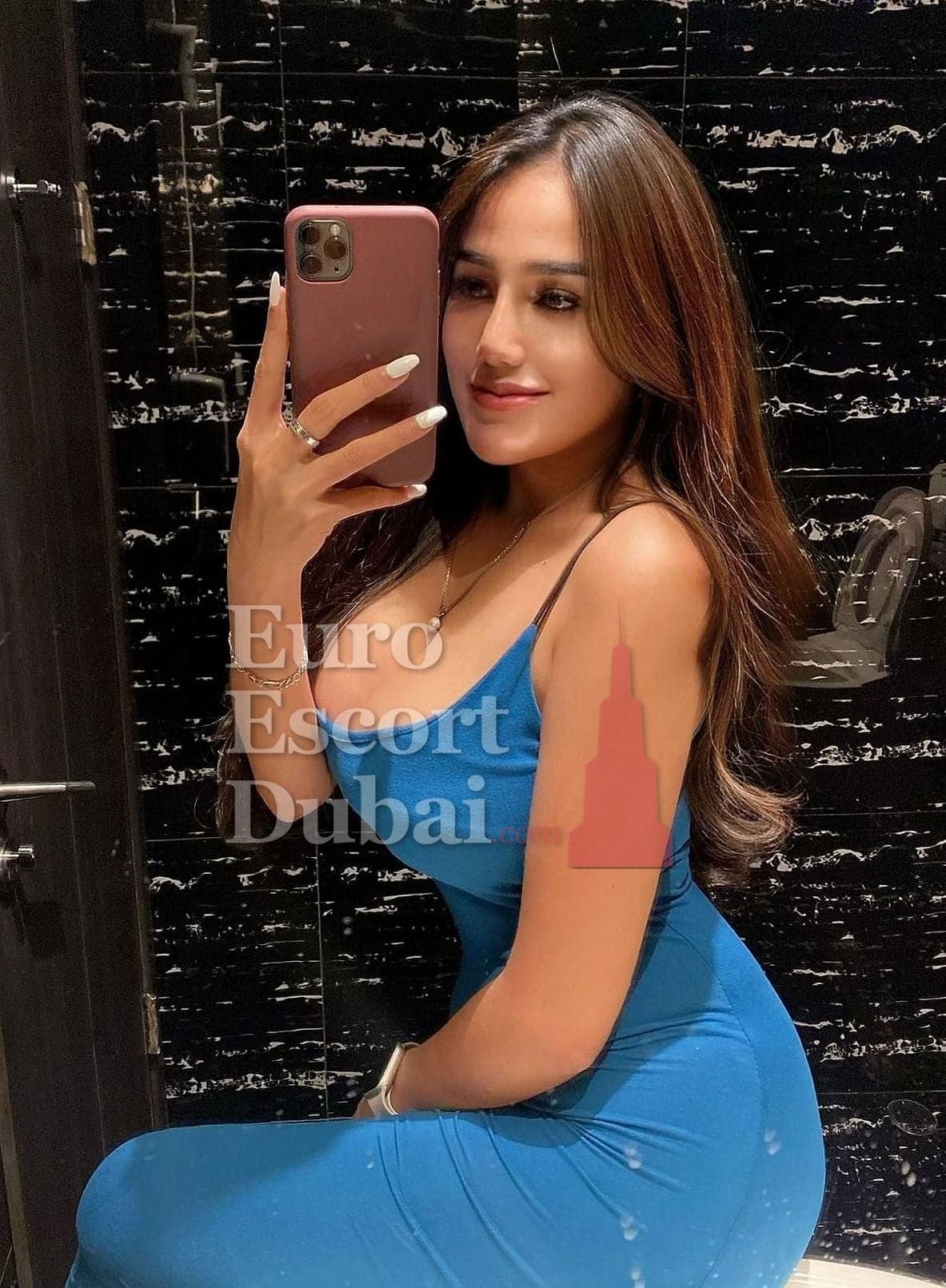 Chau, 28, escort in Abu Dhabi — black hair, 168 cm (photo 3 of 5)
