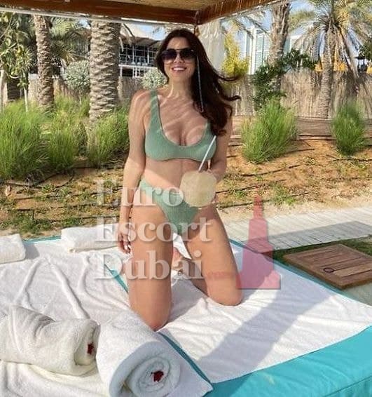 Roxana, 30, escort in Dubai — 166 cm, black hair (photo 10 of 10)
