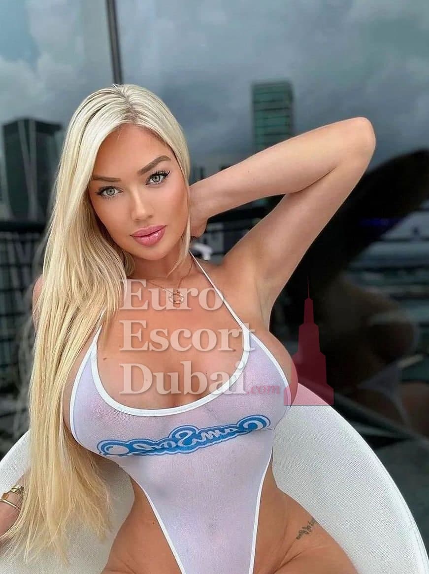 Cindy, 26, escort in Sharjah — 167 cm, blonde hair (photo 6 of 8)