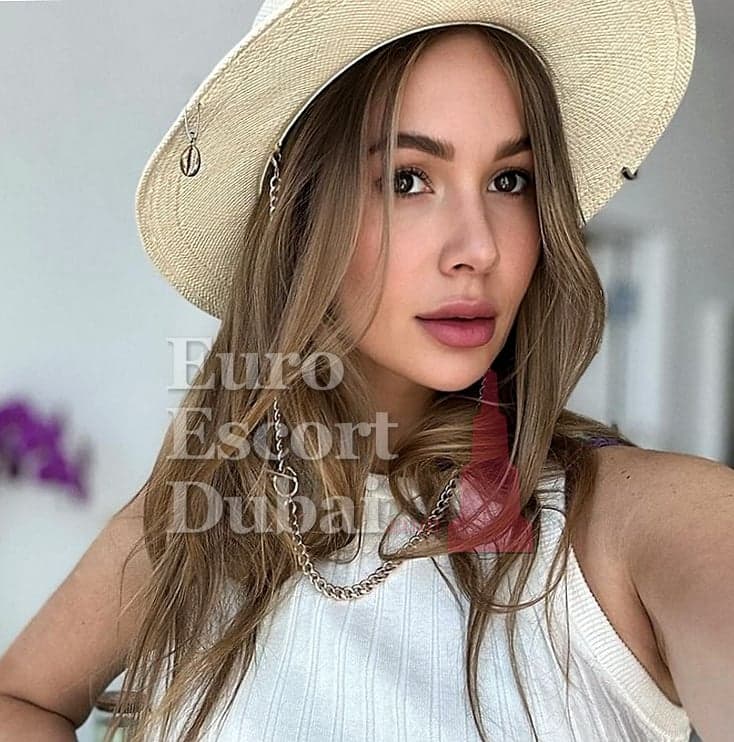 Hila, 23, escort in Abu Dhabi — brown hair, Turkish (photo 1 of 6)