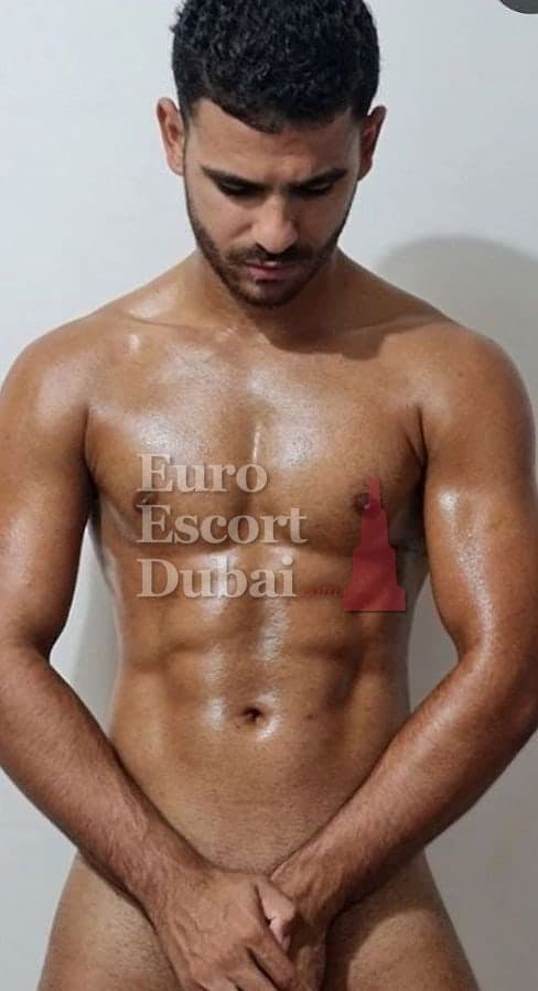 Matteo, 23, escort in Dubai — 173 cm, black hair (photo 8 of 9)
