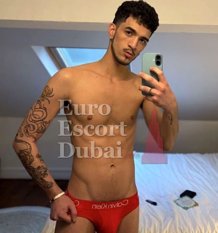 Amir, 25, escort in Dubai — black hair, 180 cm (photo 11 of 13)