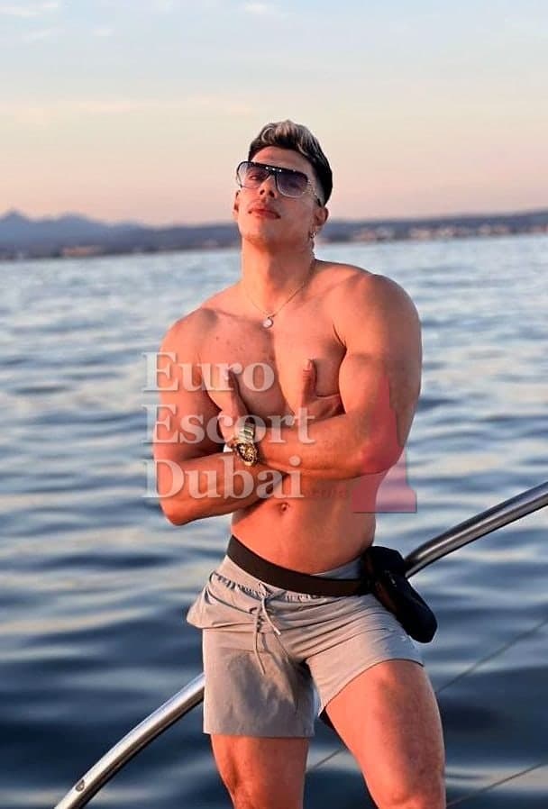 Oleg, 28, escort in Dubai — 185 cm, black hair (photo 6 of 13)