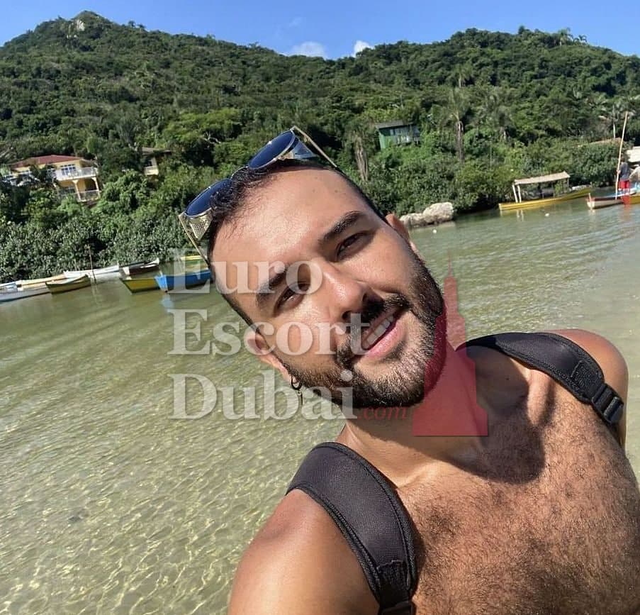 Daniel, 33, escort in Dubai — 188 cm, black hair (photo 6 of 10)