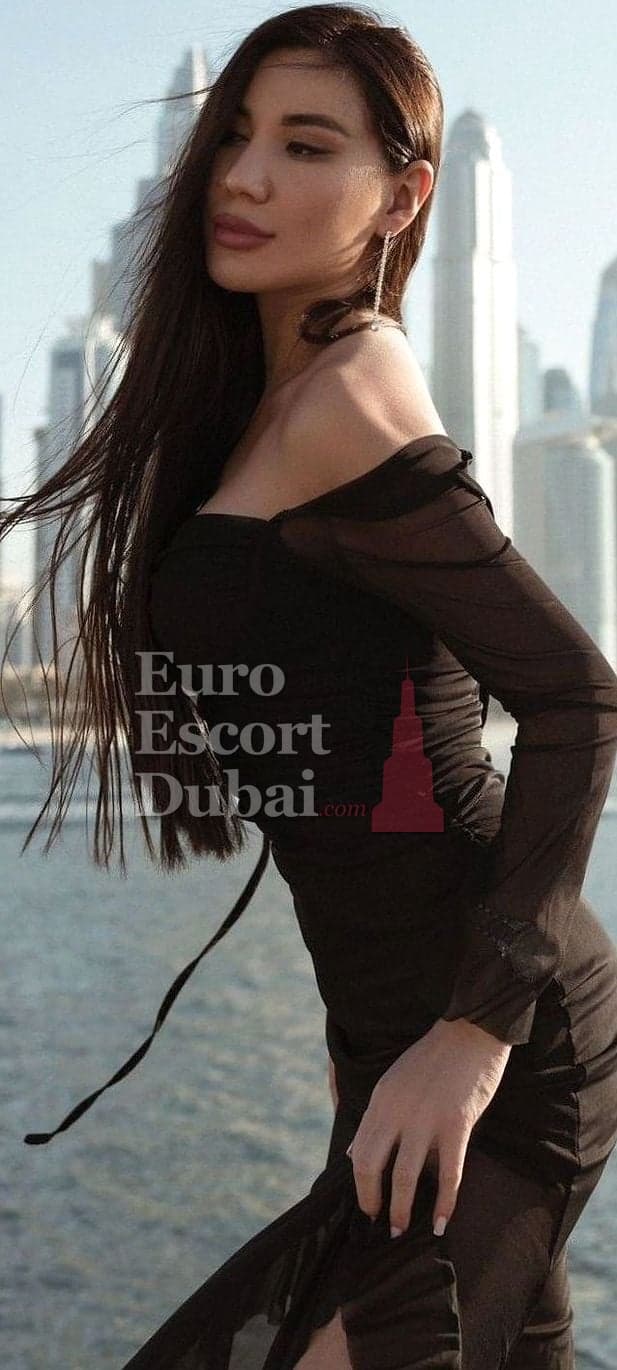 Viola, 33, escort in Dubai — brown hair, Russian (photo 13 of 13)