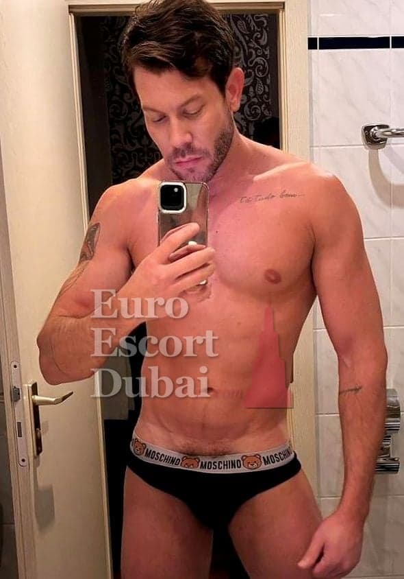 Chase, 29, escort in Dubai — 180 cm, brown hair (photo 10 of 13)