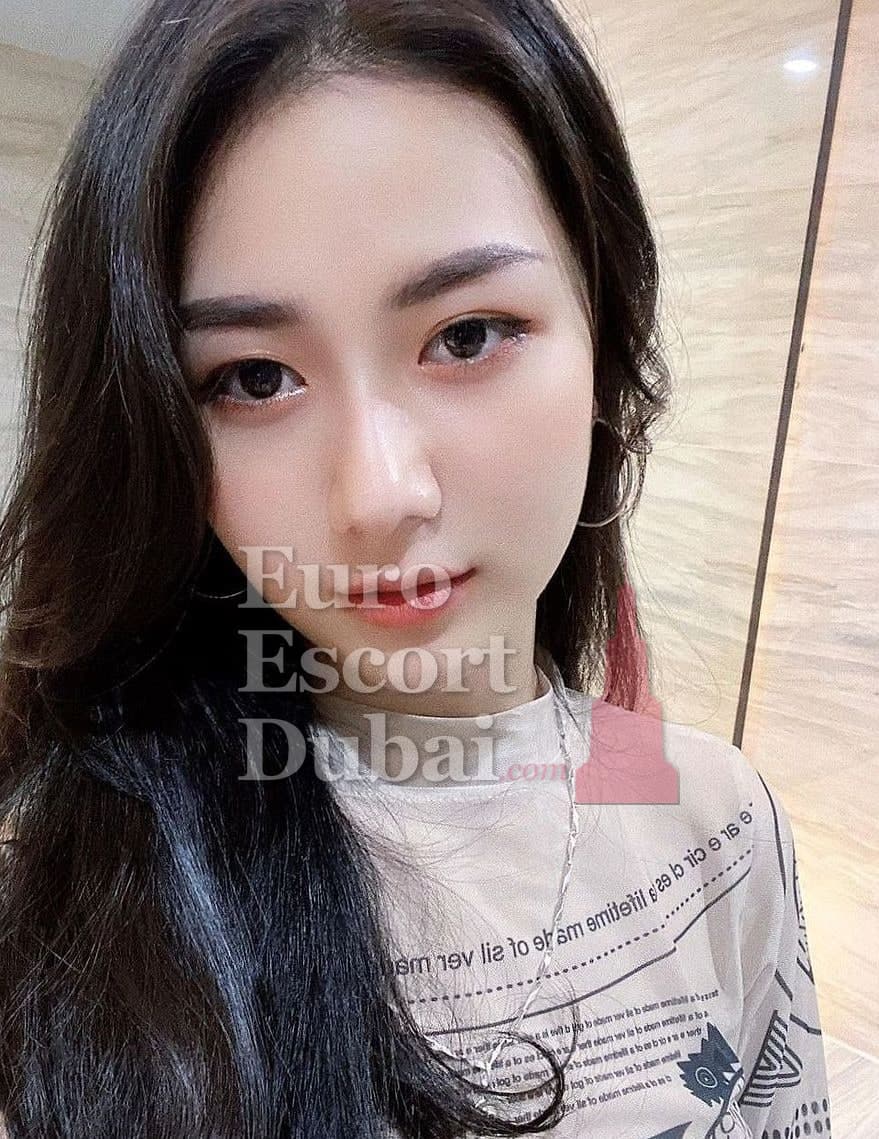 Pim, 27, escort in Dubai — brown hair, Indonesian (photo 4 of 7)