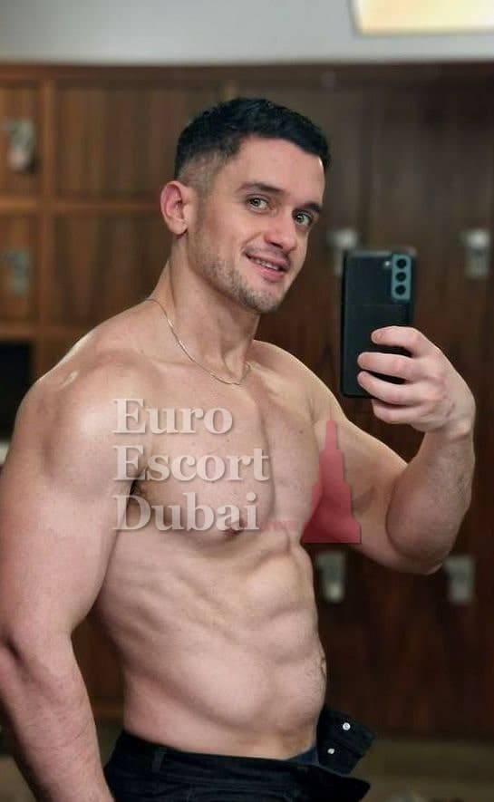 Vadim, 27, escort in Dubai — brown hair, 178 cm (photo 1 of 13)