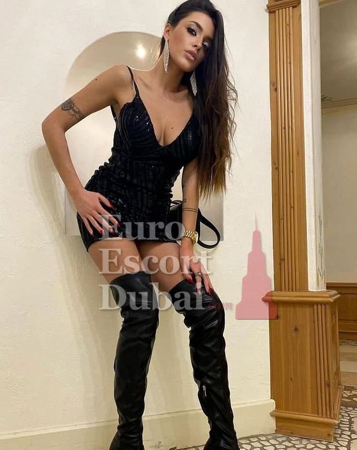 Lydia, 30, escort in Dubai — 171 cm, black hair (photo 4 of 7)