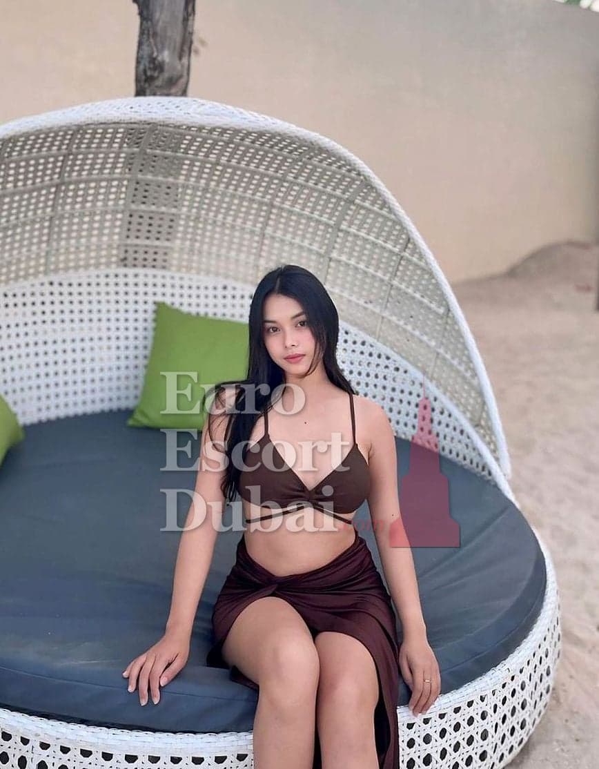 Almira, 23, escort in Dubai — 165 cm, black hair (photo 3 of 5)
