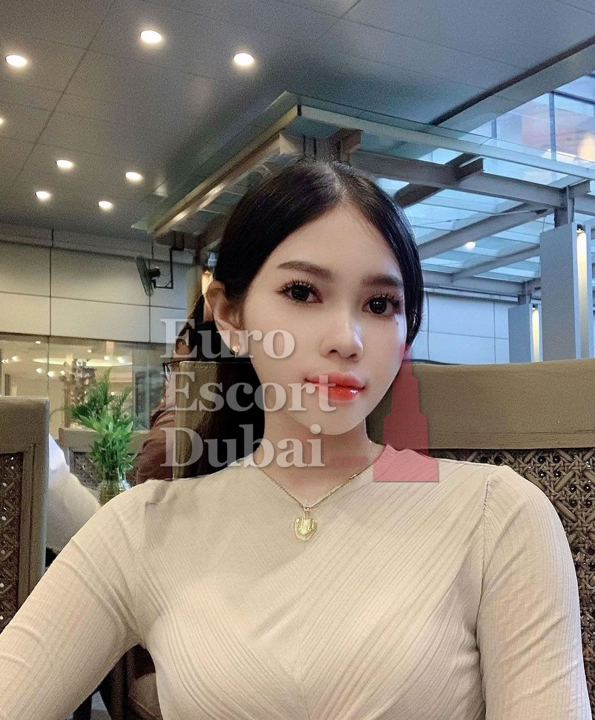 Jessa, 25, escort in Dubai — 157 cm, black hair (photo 6 of 7)