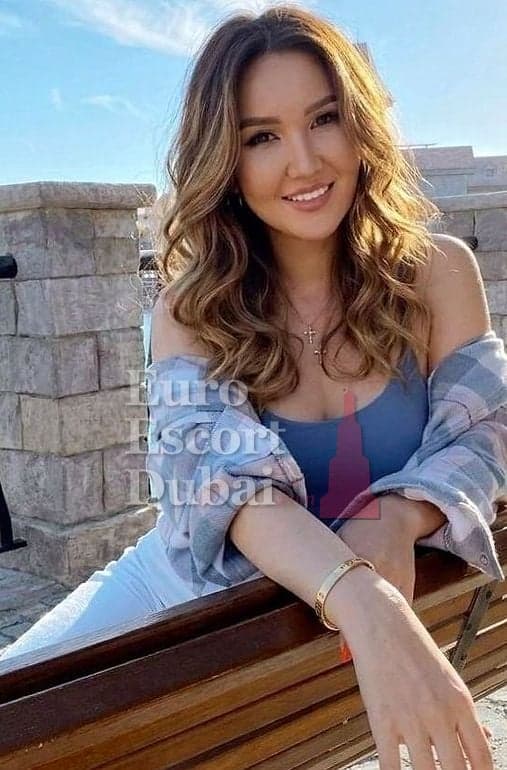 Juliet, 27, escort in Dubai — blonde hair, 170 cm (photo 13 of 13)