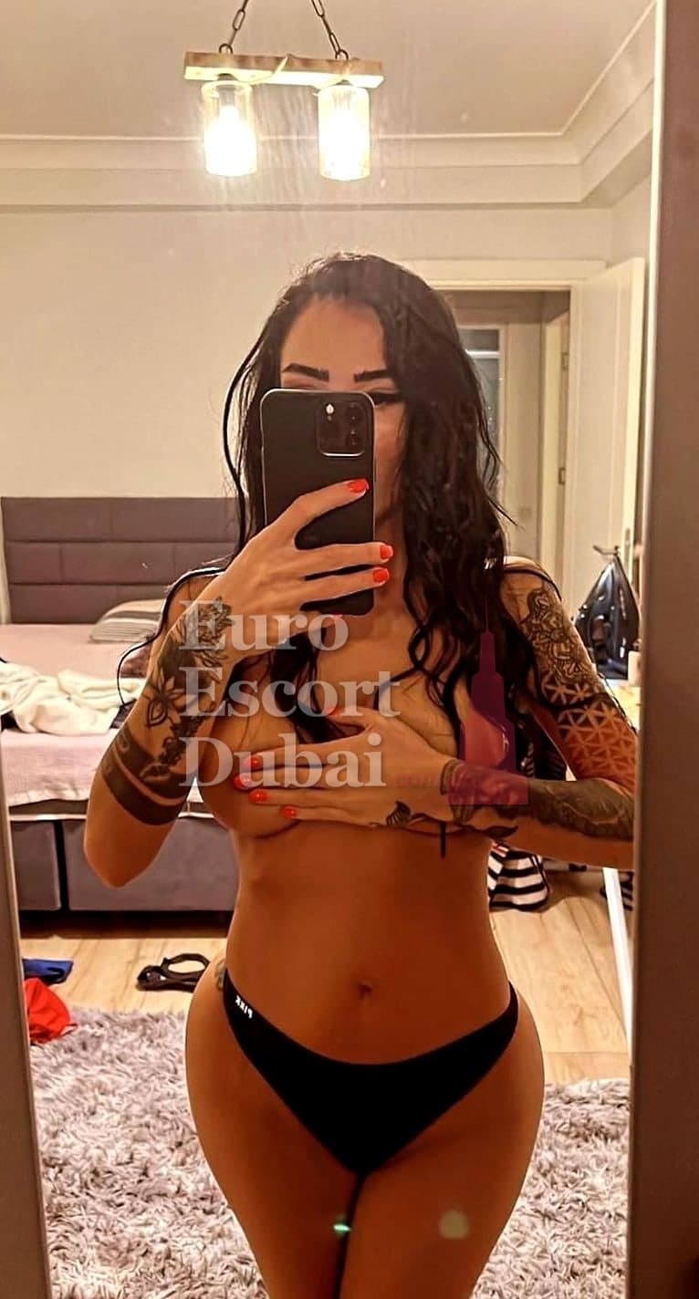Hande, 27, escort in Dubai — Turkish, 165 cm (photo 2 of 8)