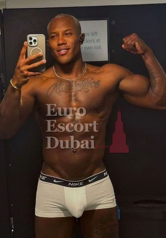 Seth, 25, escort in Dubai — black hair, 190 cm (photo 5 of 13)