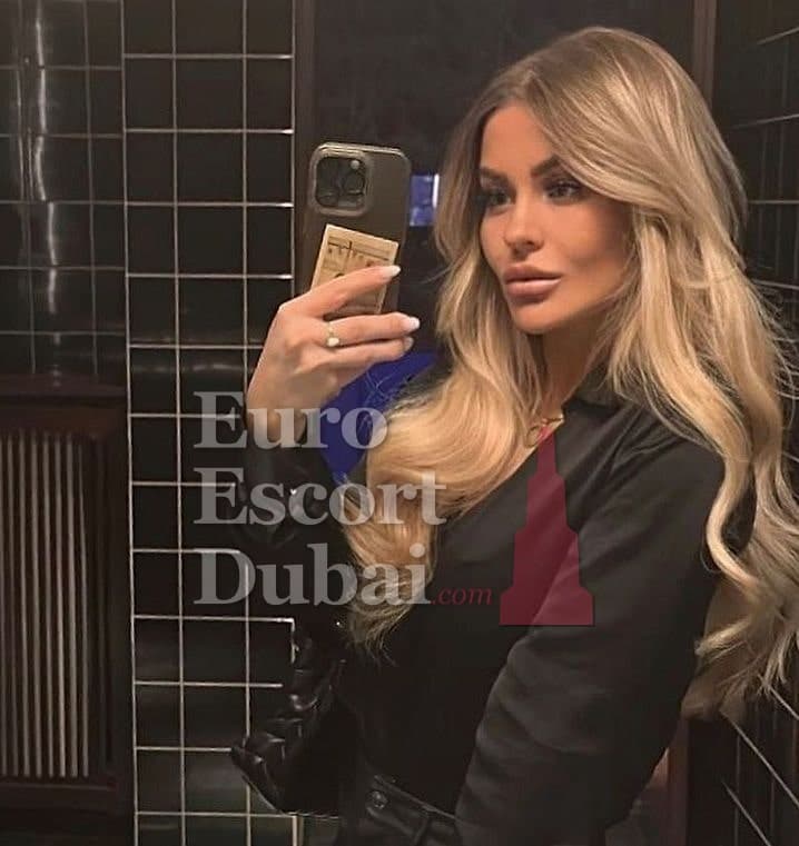Agathe, 23, escort in Dubai — French, 168 cm (photo 5 of 5)