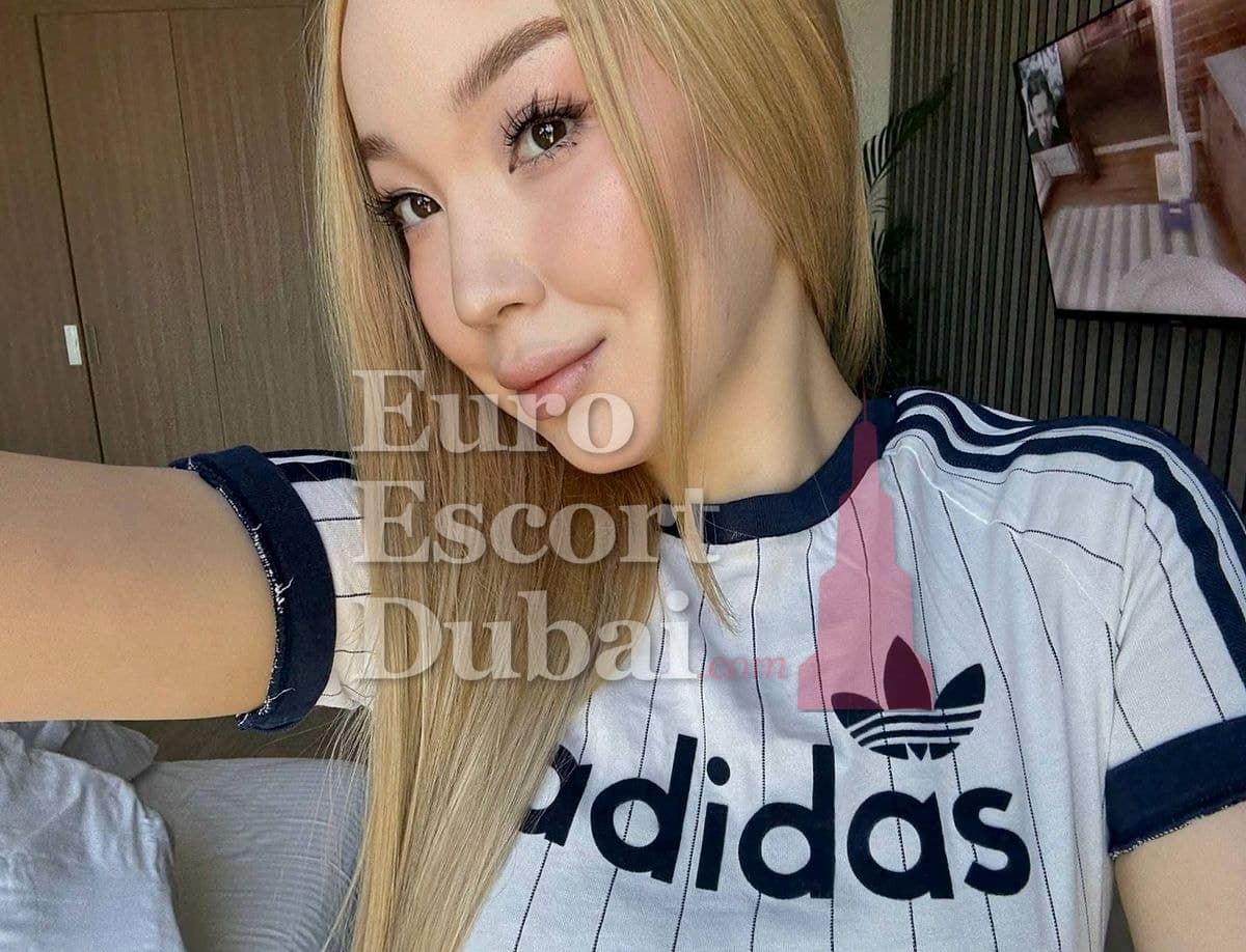 Fenna, 21, escort in Dubai — blonde hair, 167 cm (photo 11 of 13)