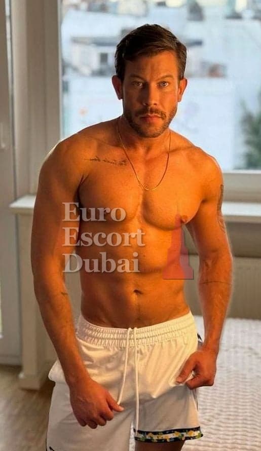 Chase, 29, escort in Dubai — brown hair, 180 cm (photo 1 of 13)