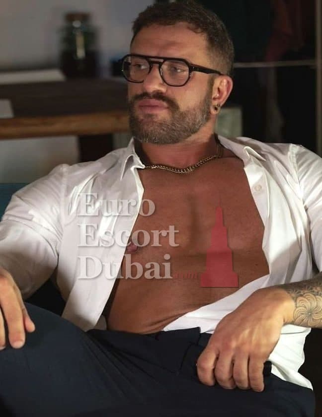 Aaron, 32, escort in Ajman — brown hair, 183 cm (photo 11 of 11)