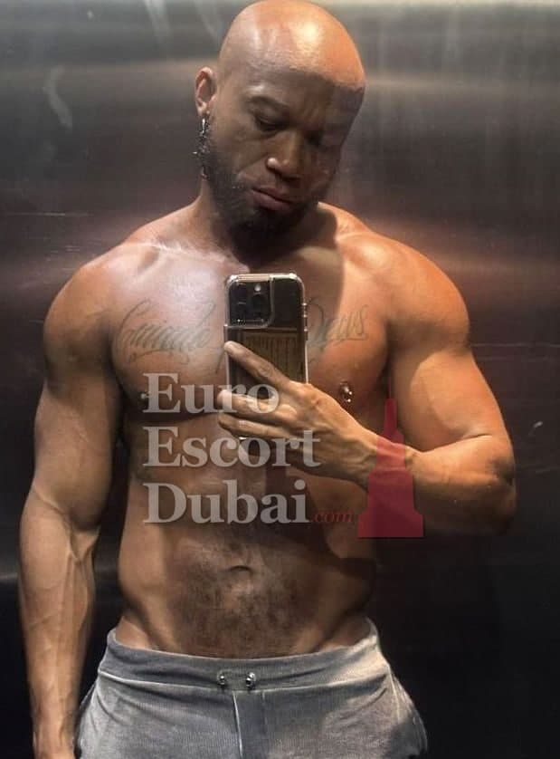 Stefan, 39, escort in Dubai — black hair, 170 cm (photo 9 of 10)