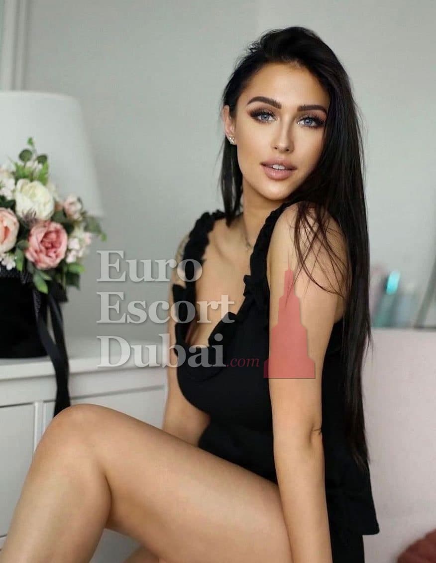Damla, 23, escort in Abu Dhabi — Turkish, 168 cm (photo 5 of 6)