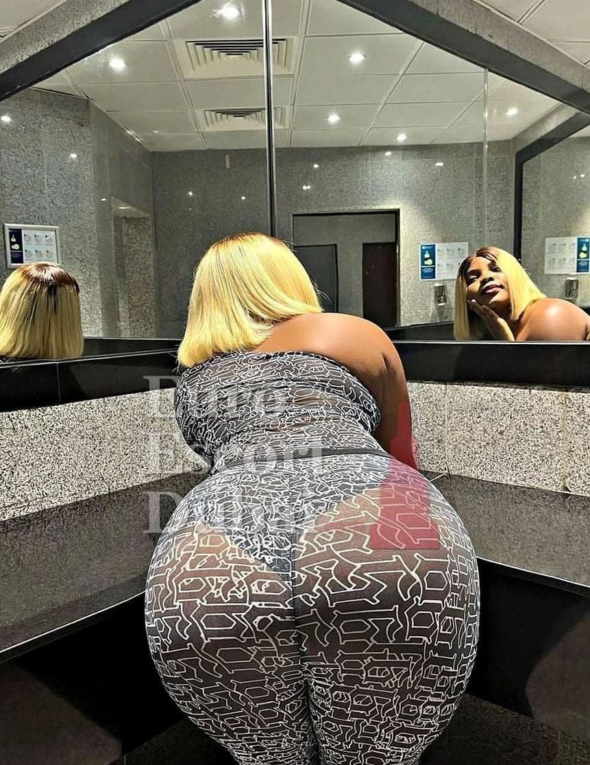 Karima, 30, escort in Dubai — blonde hair, Lebanese (photo 4 of 4)