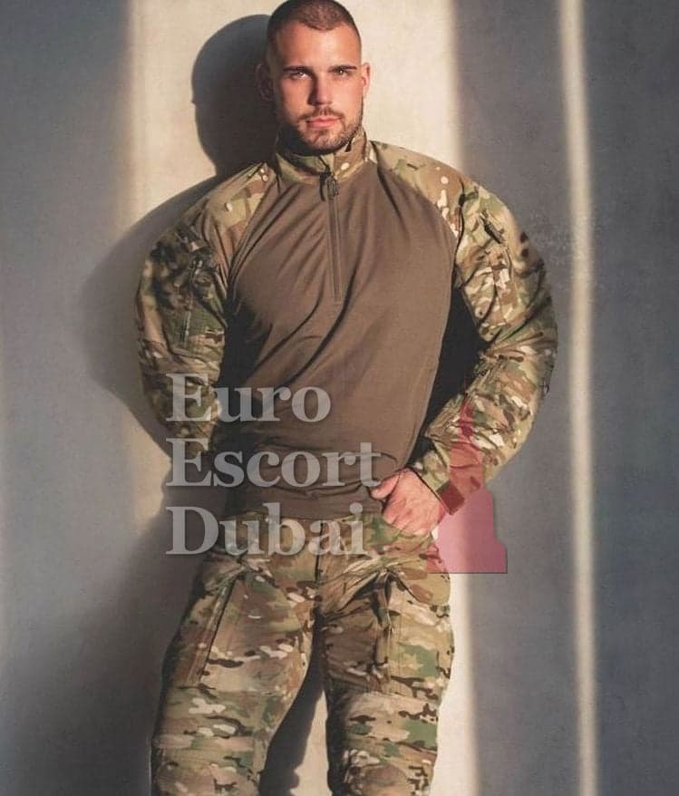 Ryan, 24, escort in Dubai — brown hair, 195 cm (photo 5 of 13)