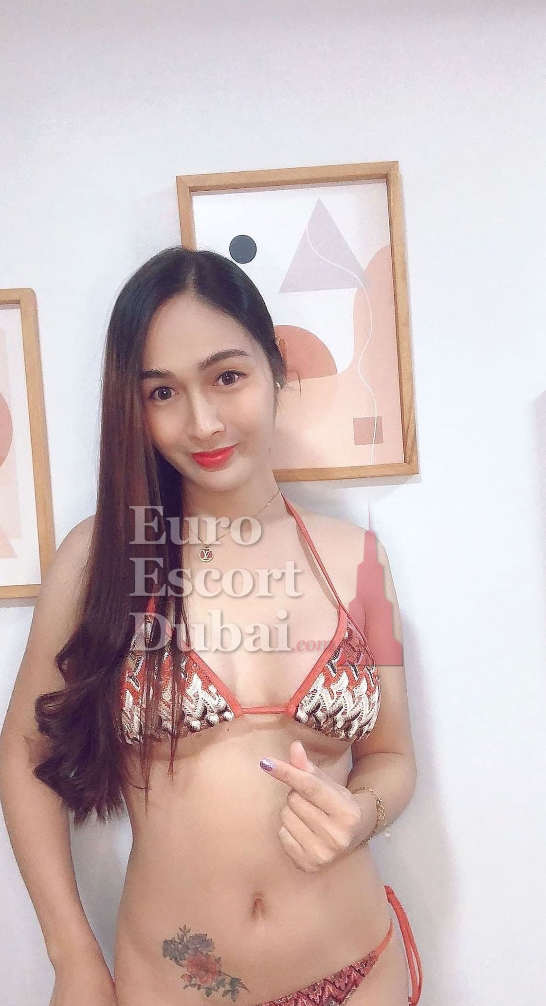 Rhea, 30, escort in Dubai — brown hair, 175 cm (photo 7 of 10)