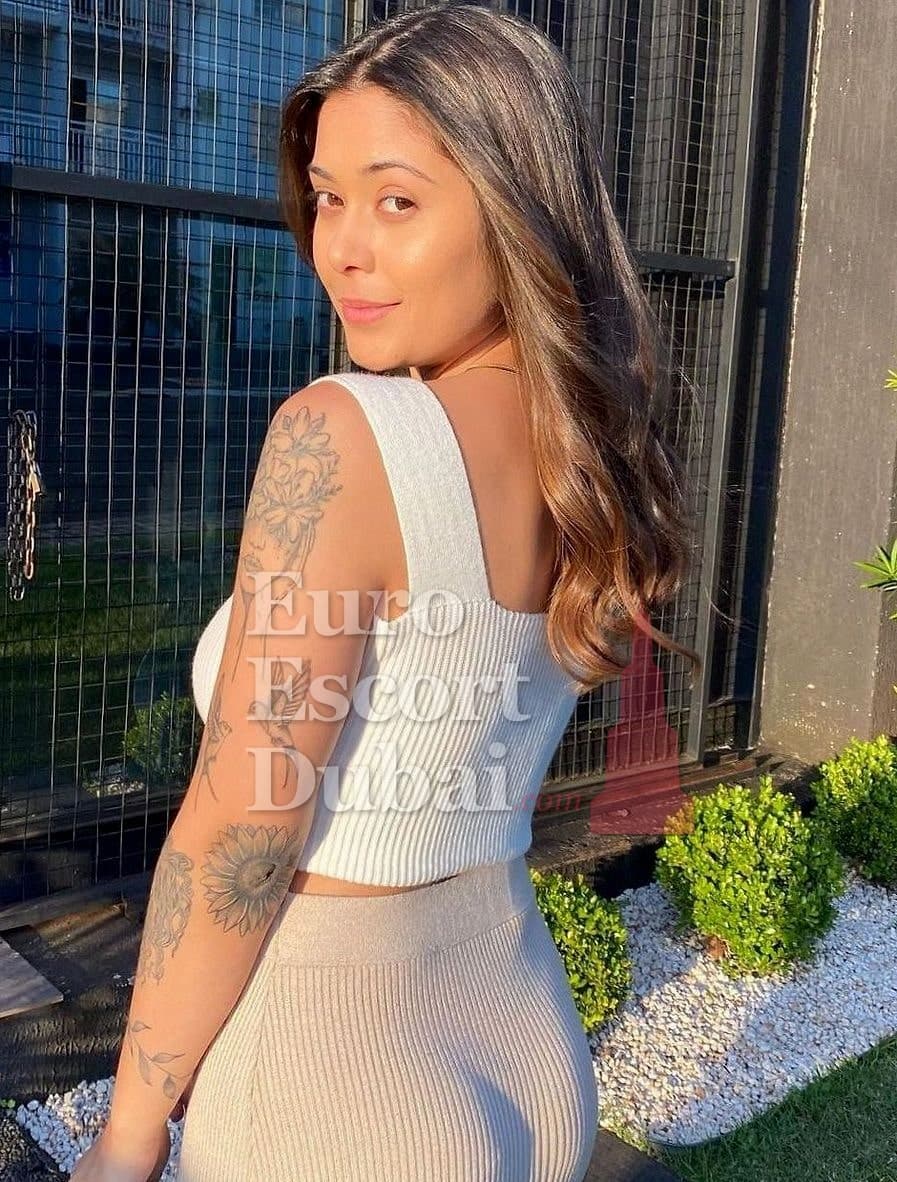 Perrine, 26, escort in Abu Dhabi — 168 cm, black hair (photo 6 of 7)