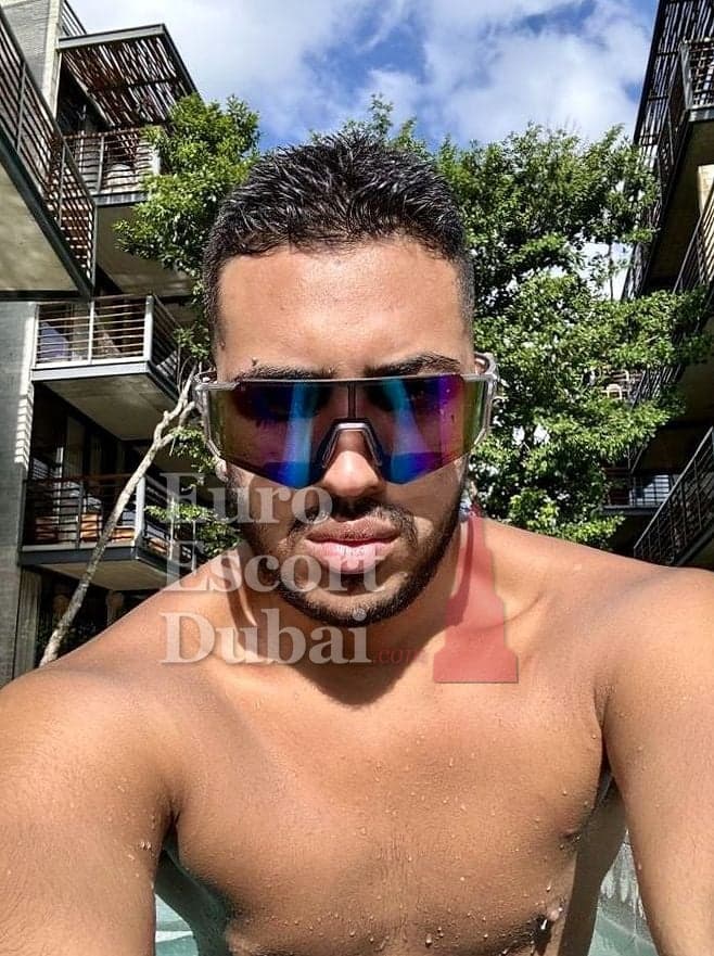 Eduardo, 21, escort in Abu Dhabi — black hair, 185 cm (photo 5 of 10)