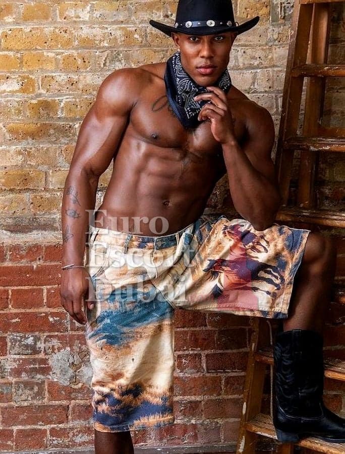 Seth, 25, escort in Dubai — 190 cm, black hair (photo 4 of 13)