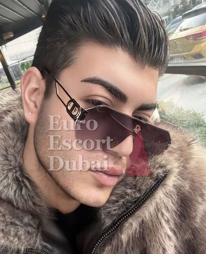 Nolan, 26, escort in Dubai — 190 cm, black hair (photo 6 of 6)