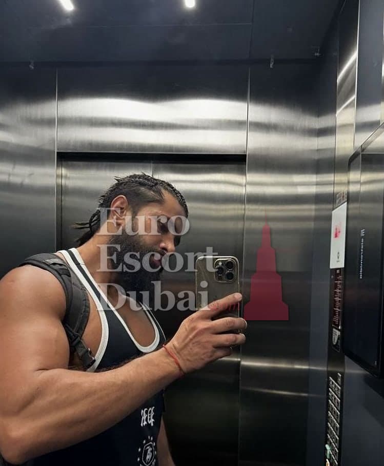Leonardo, 33, escort in Dubai — black hair, 183 cm (photo 7 of 8)