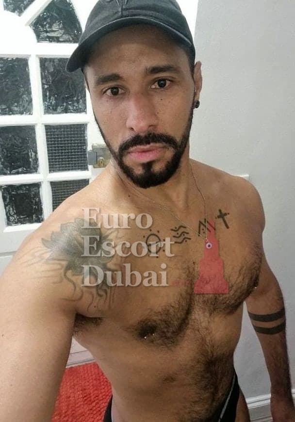 Darius, 35, escort in Dubai — black hair, 188 cm (photo 5 of 6)