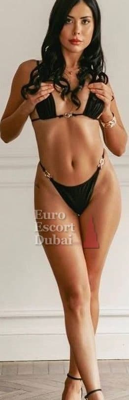 Florencia, 27, escort in Abu Dhabi — 165 cm, black hair (photo 6 of 11)