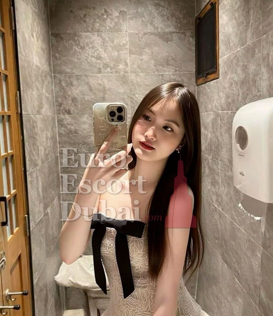 Linh, 23, escort in Al Ain — 157 cm, black hair (photo 9 of 9)