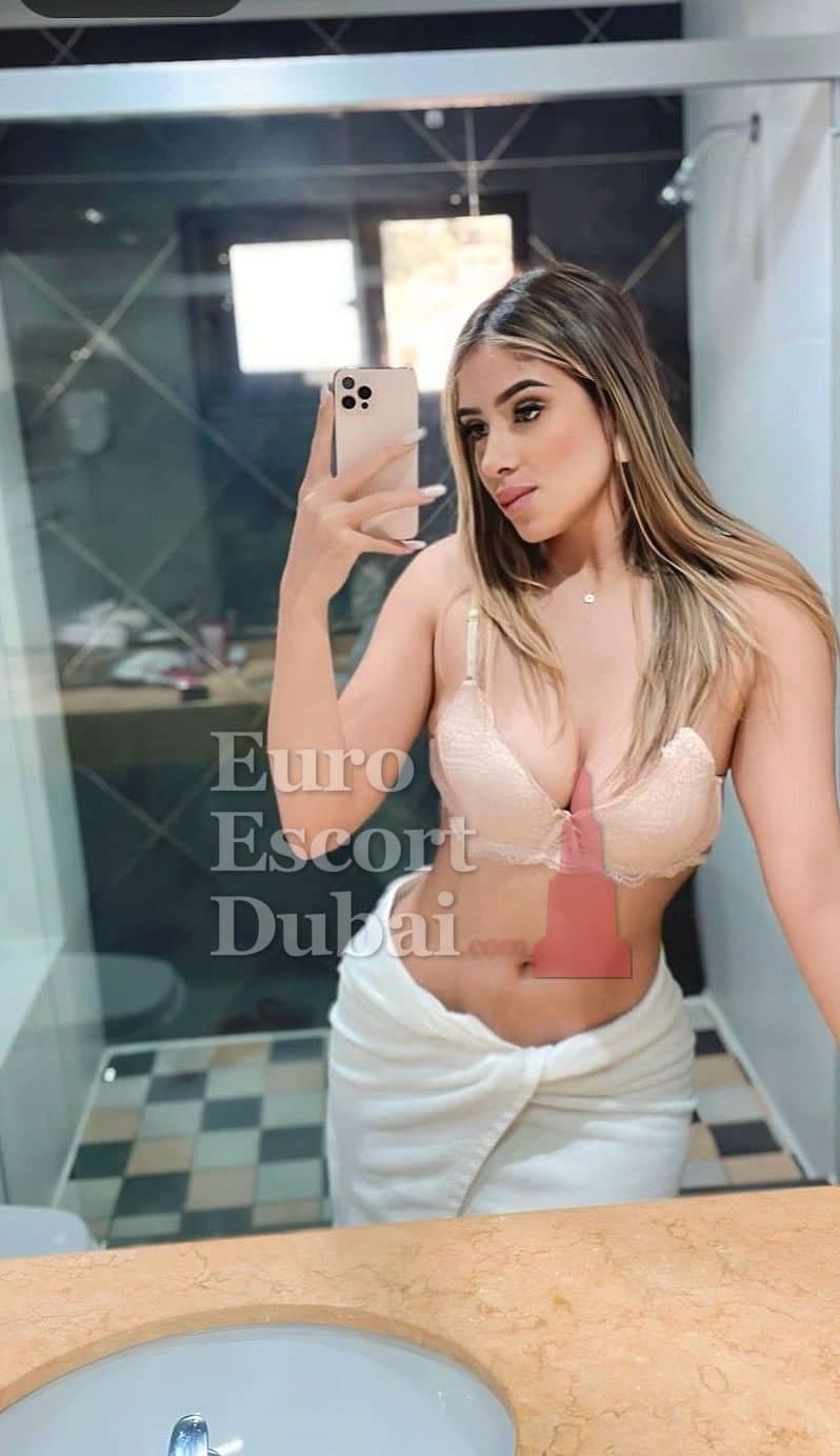 Barbara, 30, escort in Dubai — blonde hair, Chilean (photo 1 of 5)