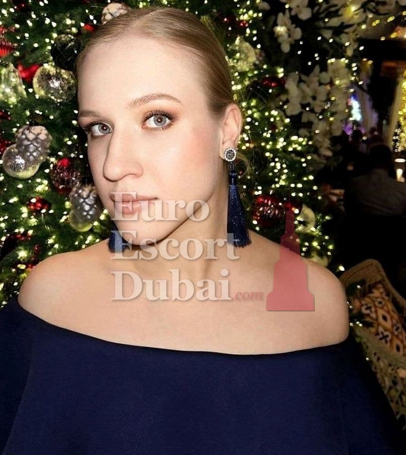 Darina, 20, escort in Dubai — 165 cm, blonde hair (photo 9 of 13)
