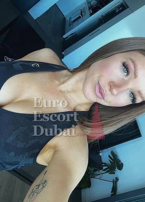 Pauline, 27, escort in Dubai — brown hair, New Zealander (photo 4 of 7)