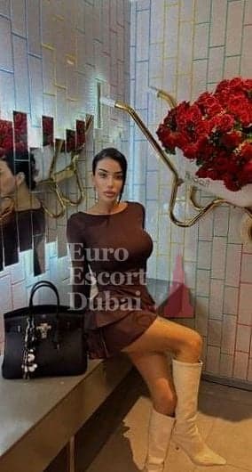 Agustina, 25, escort in Sharjah — 167 cm, black hair (photo 6 of 13)