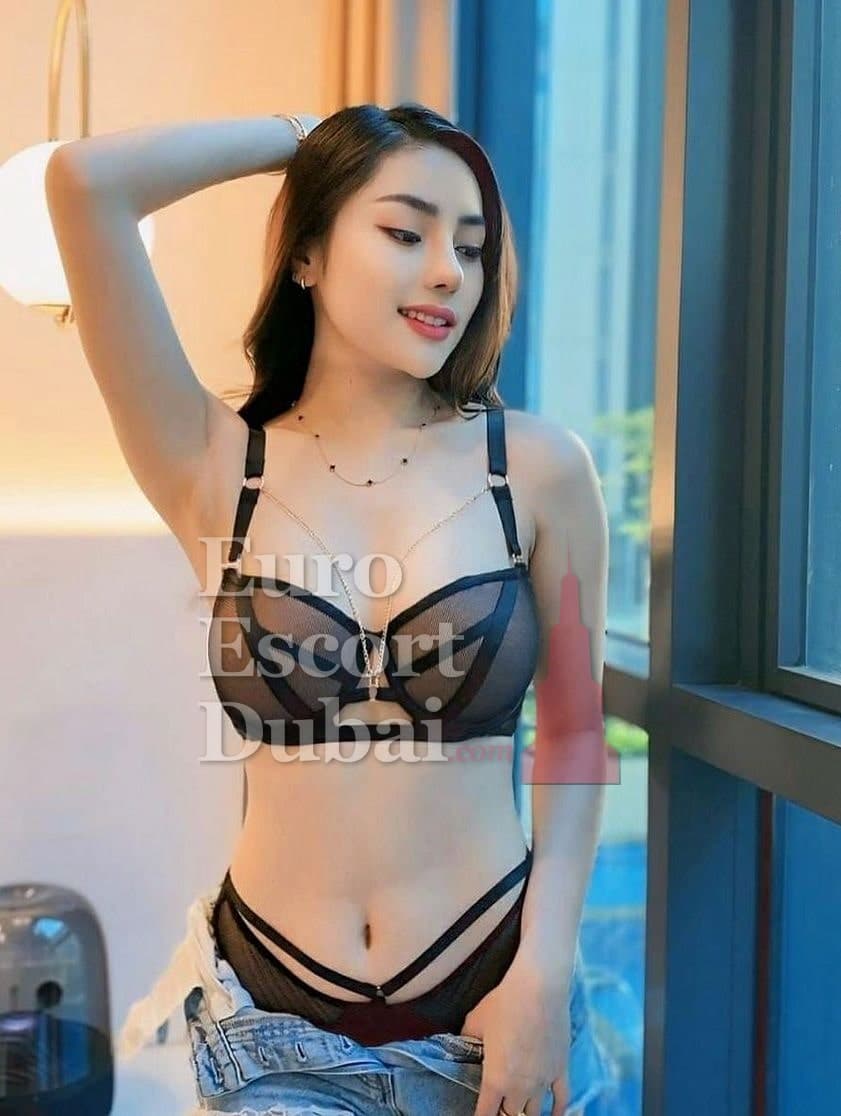 Sunee, 23, escort in Dubai — brown hair, 166 cm (photo 3 of 5)