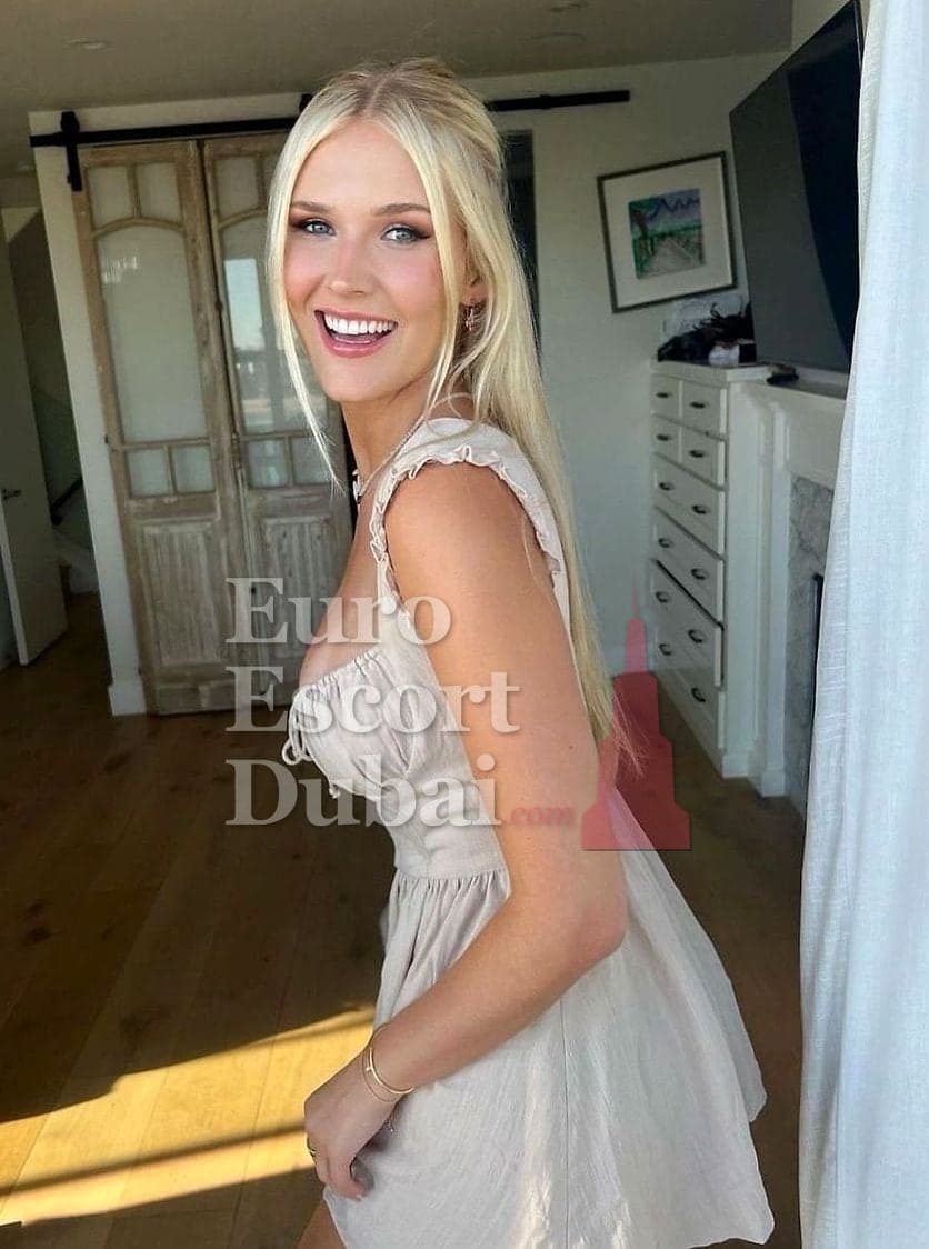 Fabiola, 26, escort in Dubai — 168 cm, blonde hair (photo 6 of 7)