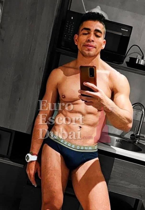 Kirill, 27, escort in Dubai — black hair, 178 cm (photo 7 of 13)