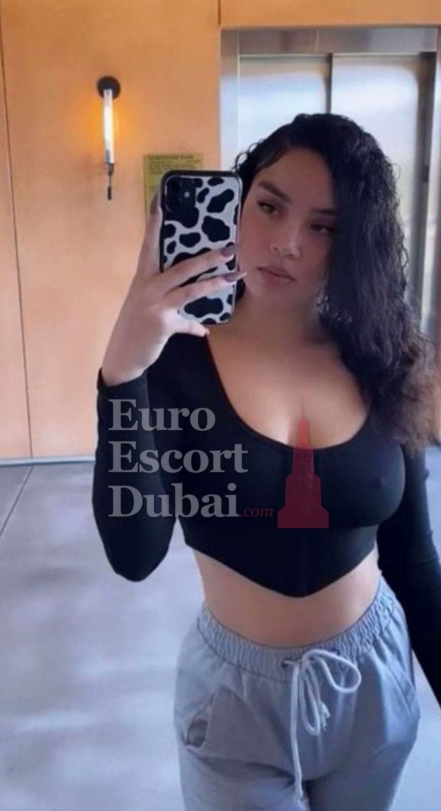 Renee, 28, escort in Dubai — 169 cm, brown hair (photo 6 of 6)