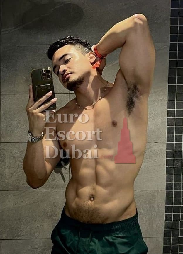 Vicente, 26, escort in Al Ain — 180 cm, black hair (photo 4 of 8)