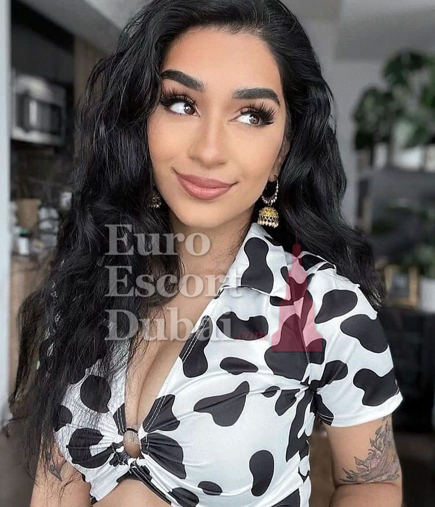 Annika, 25, escort in Dubai — black hair, 171 cm (photo 3 of 5)