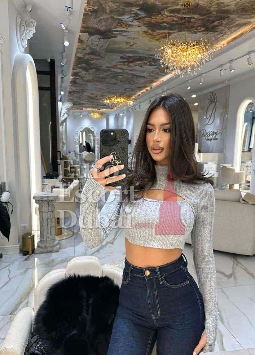 Parvaneh, 27, escort in Dubai — 172 cm, brown hair (photo 2 of 4)